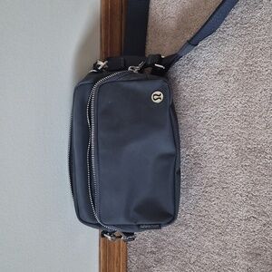 Lululemon Everywhere Crossbody Bag